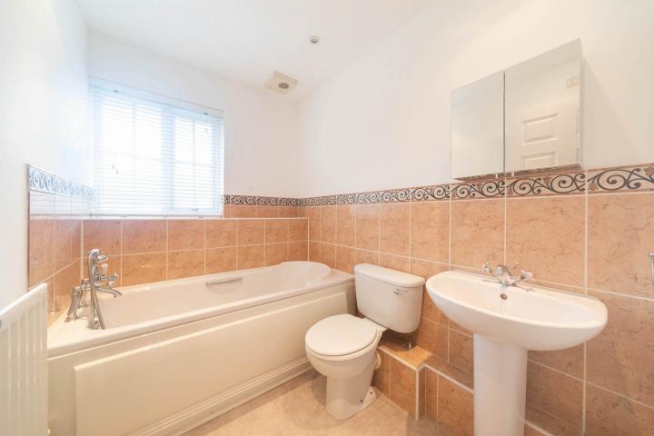 			4 Bedroom, 3 bath, 1 reception Terraced House			 Grove avenue, Hanwell